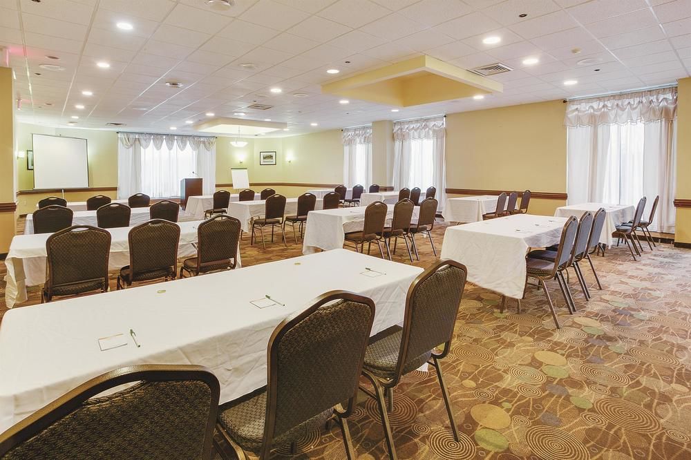 Holiday Inn Pittsburgh North - photo 17