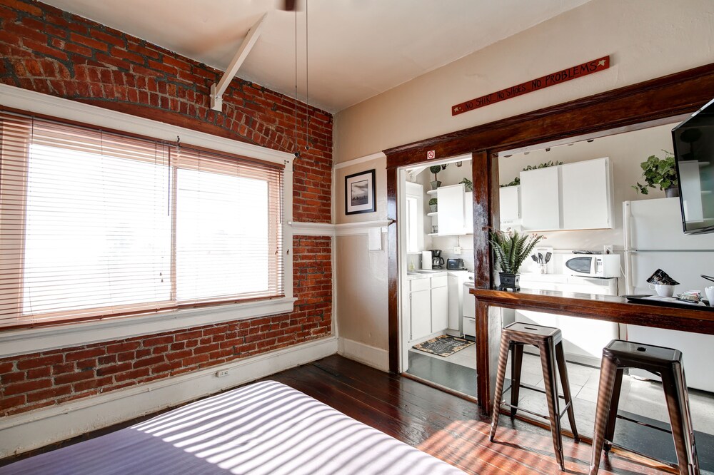 Ellison Suites - photo 11