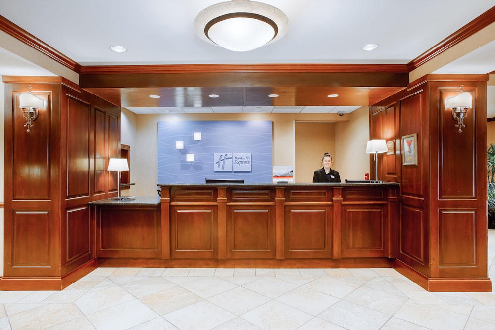 Holiday Inn Express & Suites Bloomington by IHG - photo 39