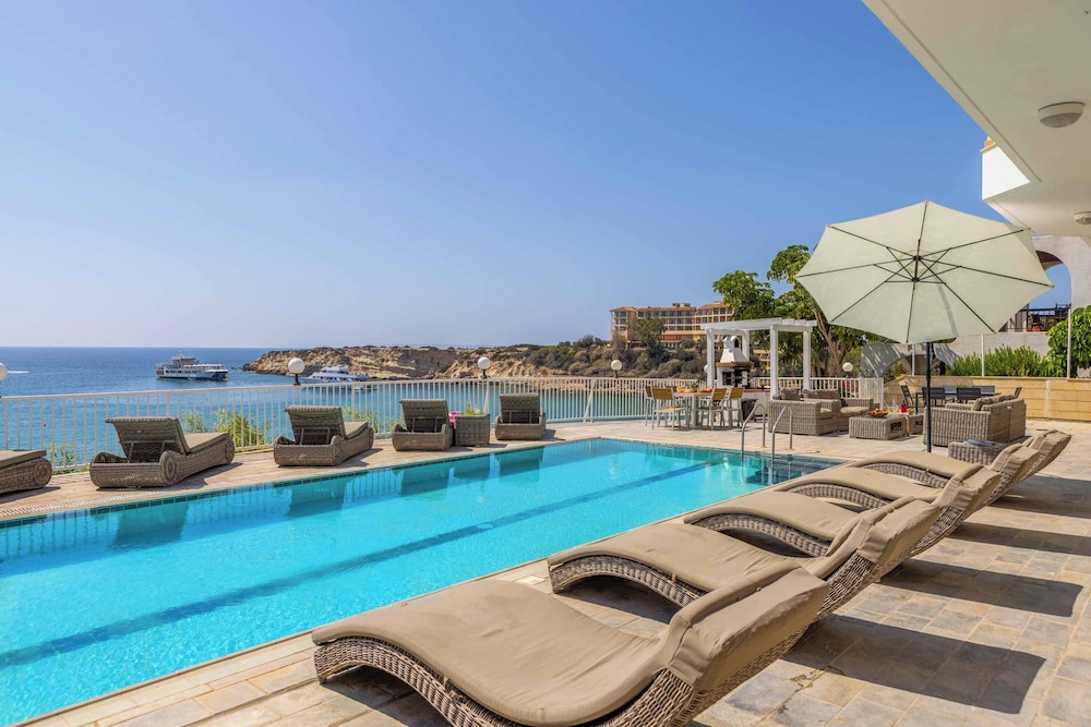 Katina Beach Villa