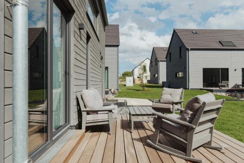 Neu Rugen Resrt Sagard Grozugige Gemutliche Doppelhaushalfte Anders Mit Terrasse — Sagard