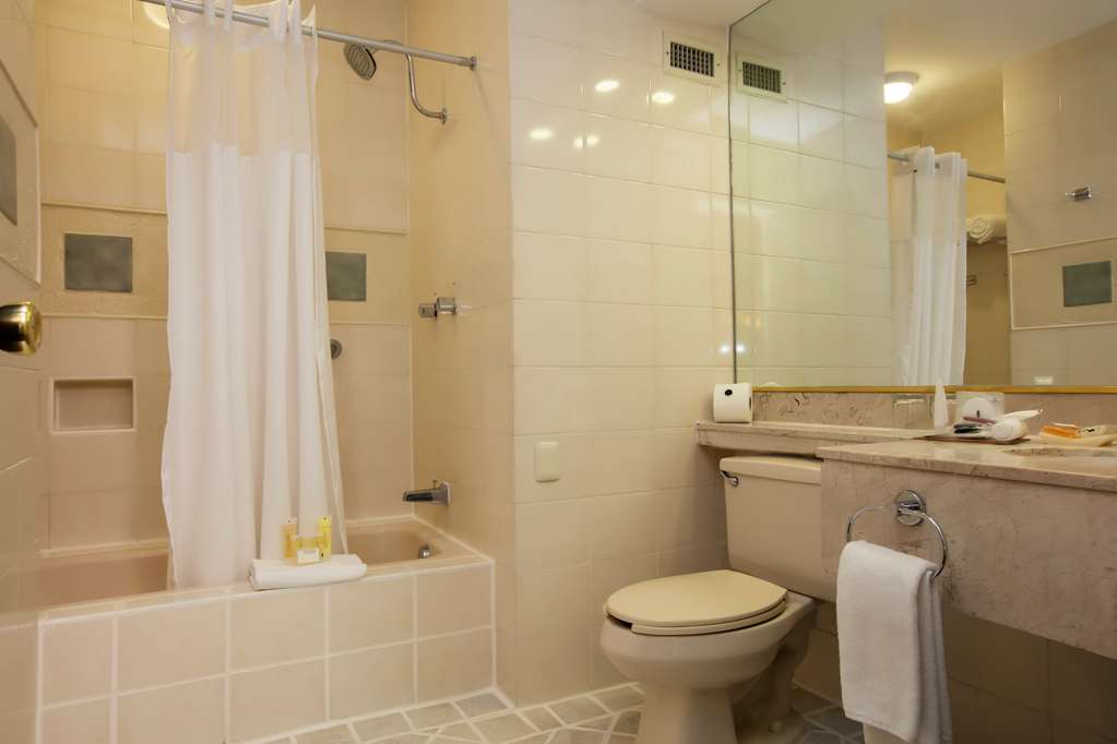 KMTY Guest Room Bathroom