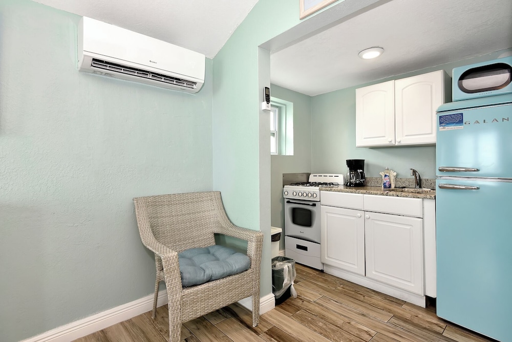 Shoreline Suites & Cabana Cottages - photo 72