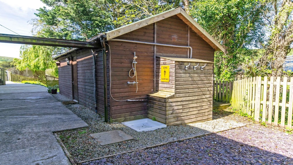 Streamways Nr Croyde Large country cottage with valley views Hot Tub option and private garden cabin sleeps 12 16 — 4-Star Luxury Hotel in Braunton, United Kingdom