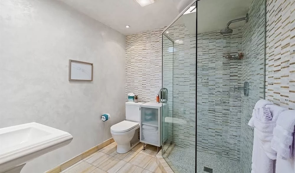 Wilton Manors Stunning Gated Oasis - photo 26