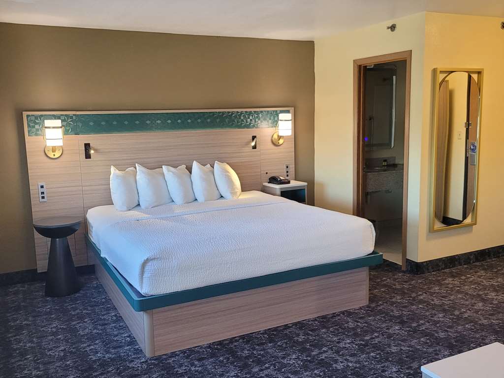 Best Western Plus Altoona Inn - photo 23