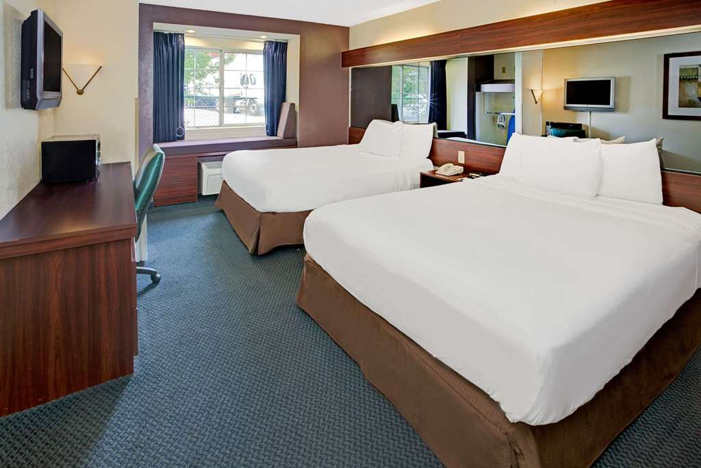 Microtel Inn by Wyndham Atlanta Airport - photo 14
