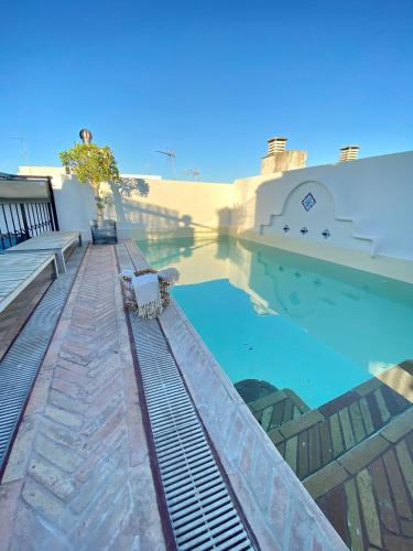 Casa Palacio Sxviii Con Piscina En Centro HistA3rico De Sevilla — 5-Star Luxury Hotel in Sevilla, Spain