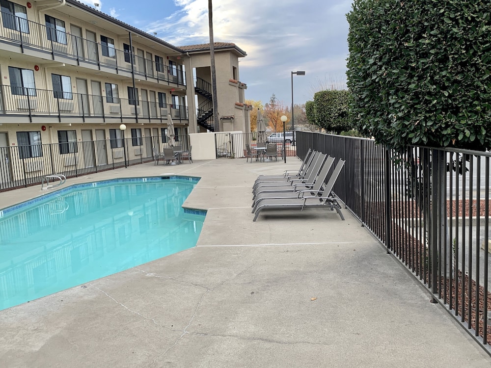 Rodeway Inn Sacramento University Area - photo 9