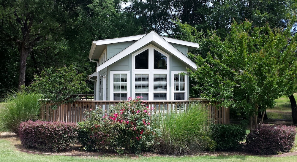 Mill Creek Ranch Resort - carbon neutral hotel in Canton