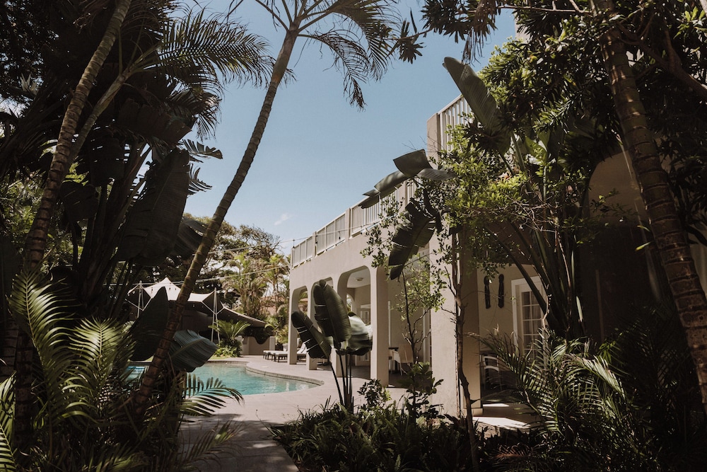 Caza Beach Guesthouse — 4-Star Luxury Hotel in Durban, South Africa