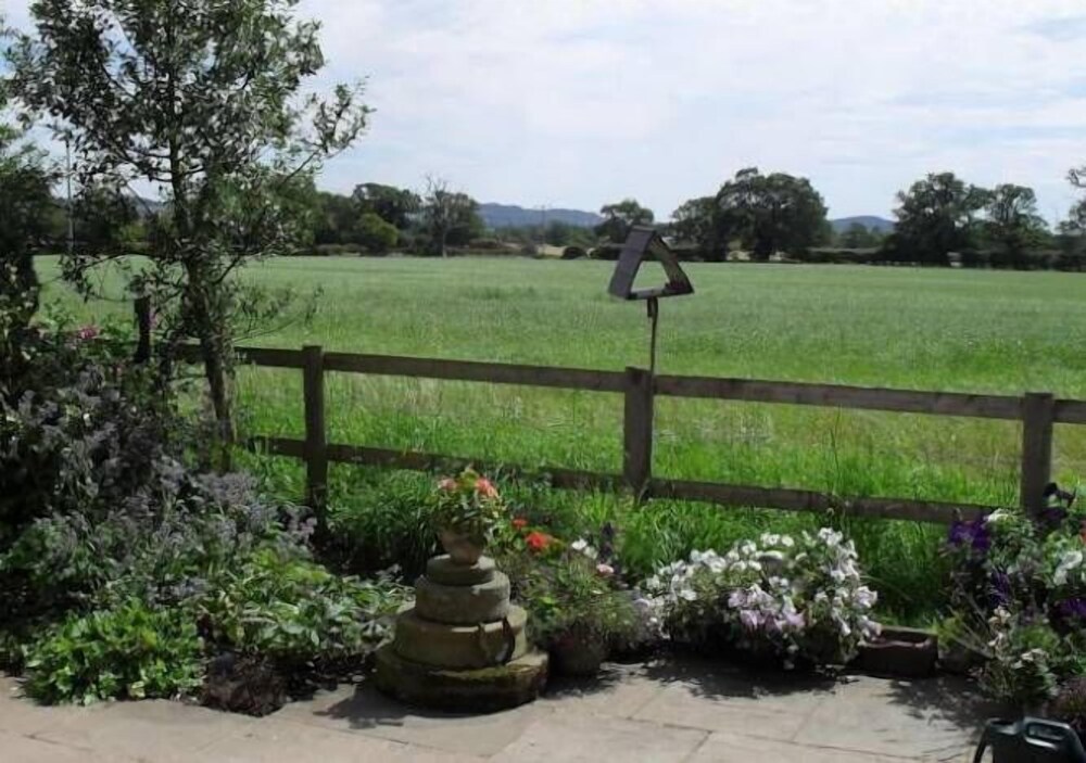 Fernlea Cottage Bed & Breakfast — 4-Star Luxury Hotel in Chester, United Kingdom