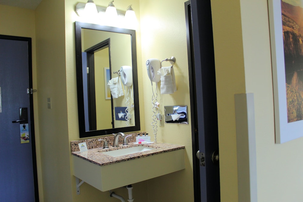 Days Inn & Suites by Wyndham Gunnison - photo 35
