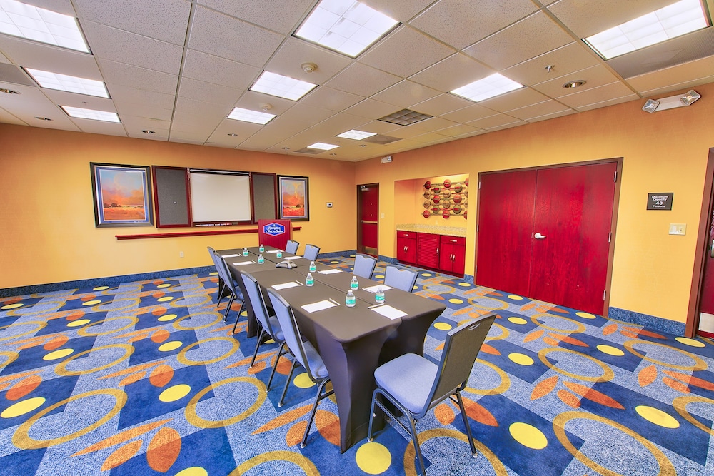 Hampton Inn & Suites Ridgecrest - photo 45