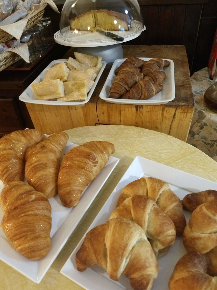 Hotel Ristorante Sassi Rossi — Taceno