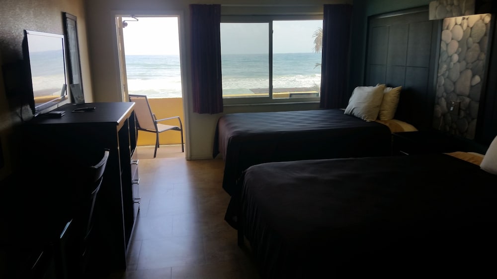 Driftwood Beach Motel - photo 13