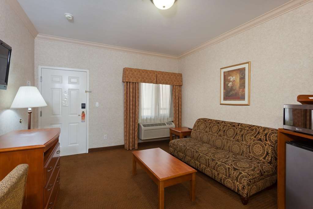 Howard Johnson Hotel & Suites by Wyndham Pico Rivera - photo 13