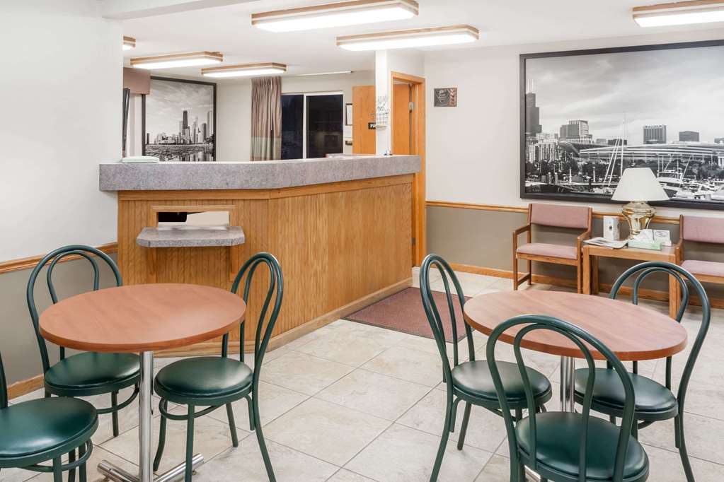 Super 8 by Wyndham Watseka - photo 3