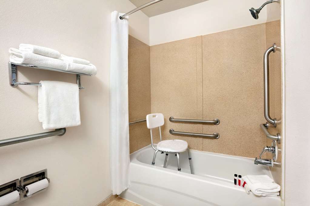 Microtel Inn & Suites by Wyndham Culpeper - photo 17