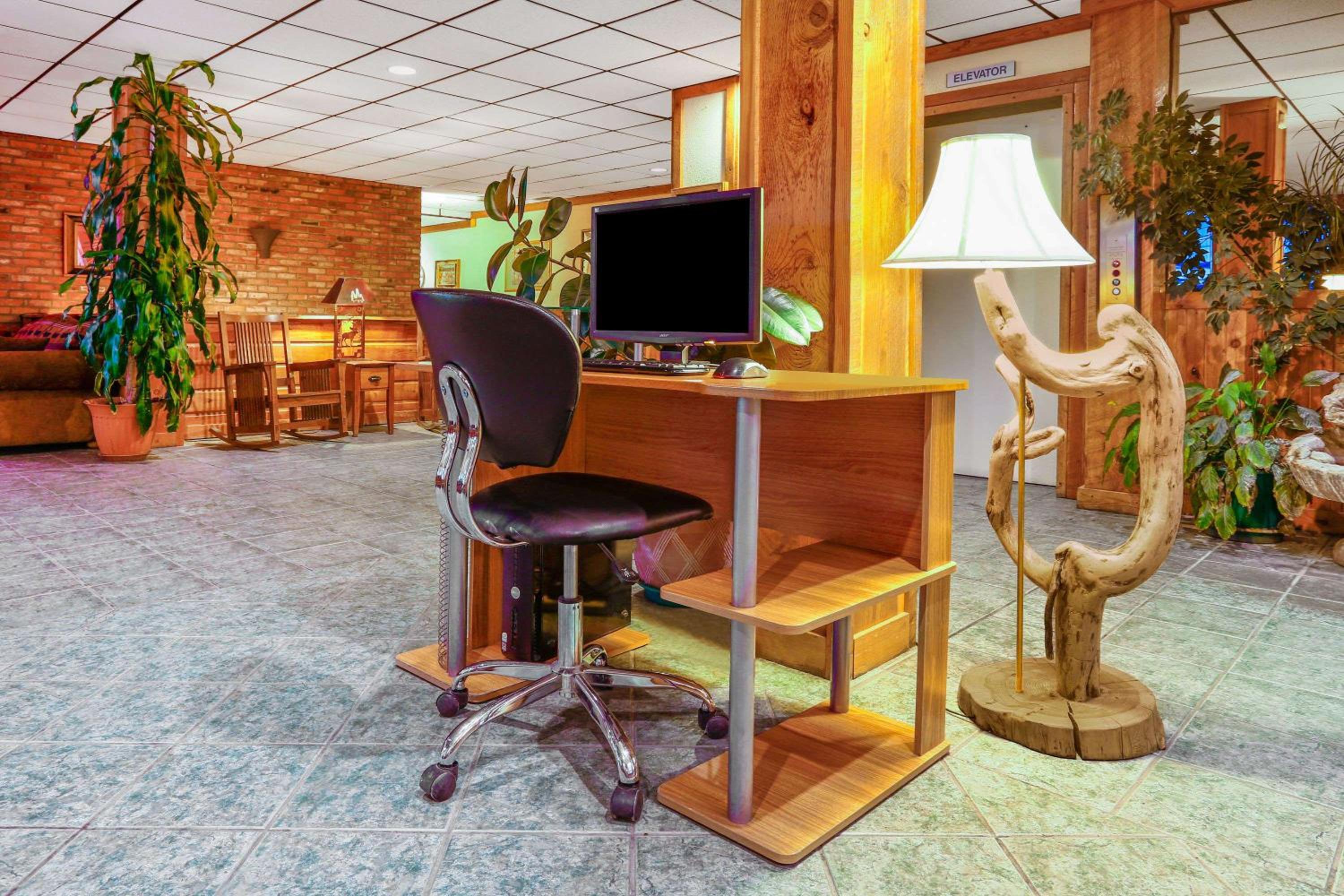 Howard Johnson by Wyndham Helena - photo 13