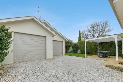 Leafy Lamrock Cosy 3 bedroom home Near CBD — 4-Star Luxury Hotel in Orange, Australia