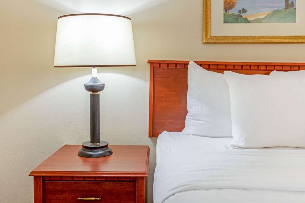 La Quinta Inn by Wyndham Milwaukee Airport Oak Creek - photo 21
