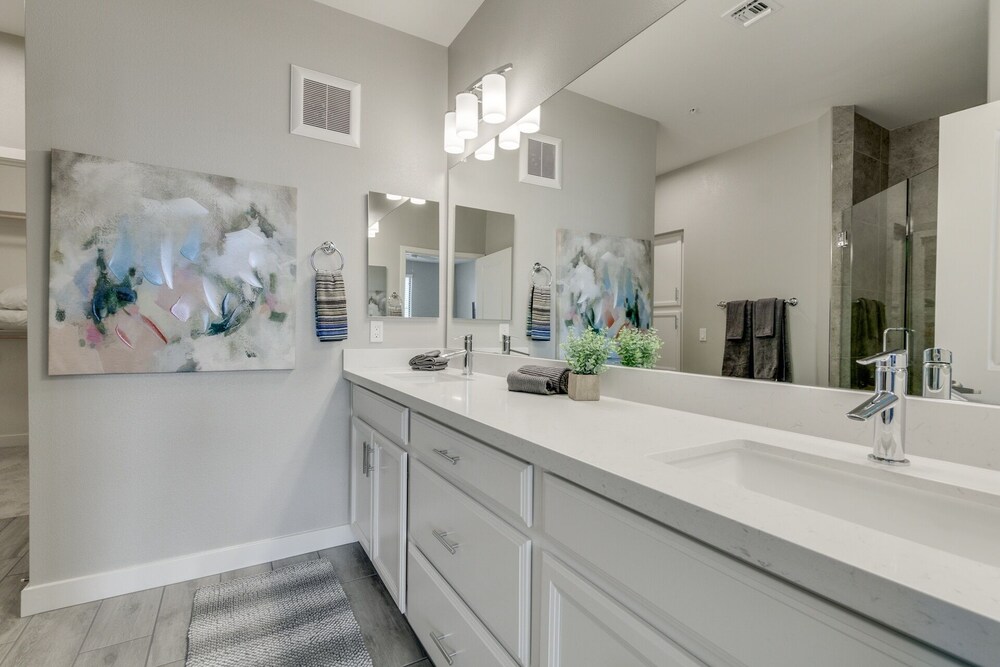 Penthouse BRAND NEW Cays at Ocotillo Lots of Upgrades 30 Night Minimum by RedAwning - photo 13
