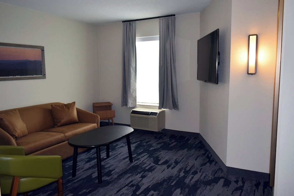 Fairfield Inn and Suites by Marriott Youngstown Austintown - photo 8