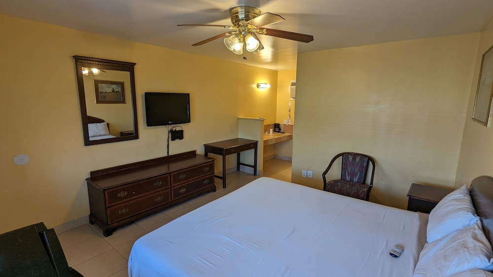 Canadian Inn - photo 8