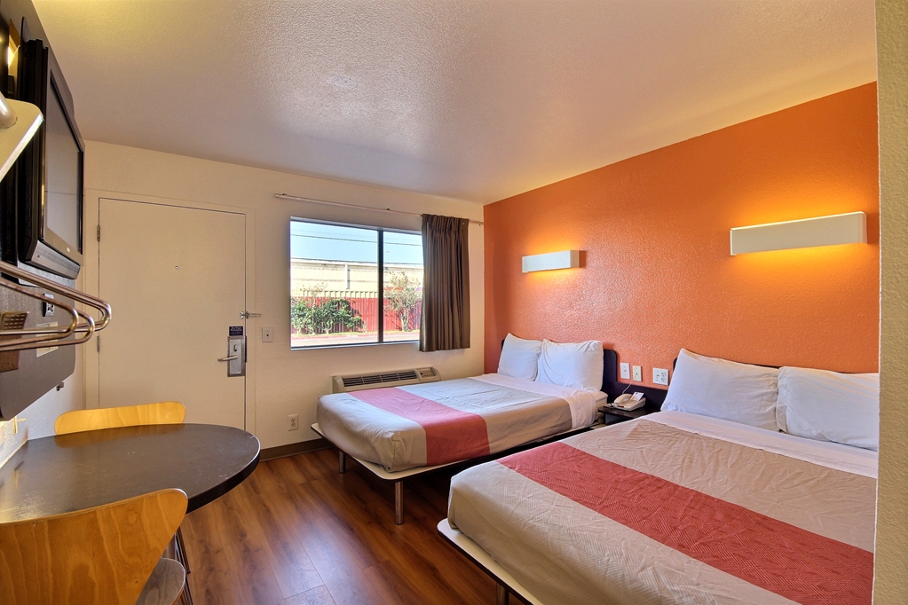 Motel 6 Laredo TX South - photo 13