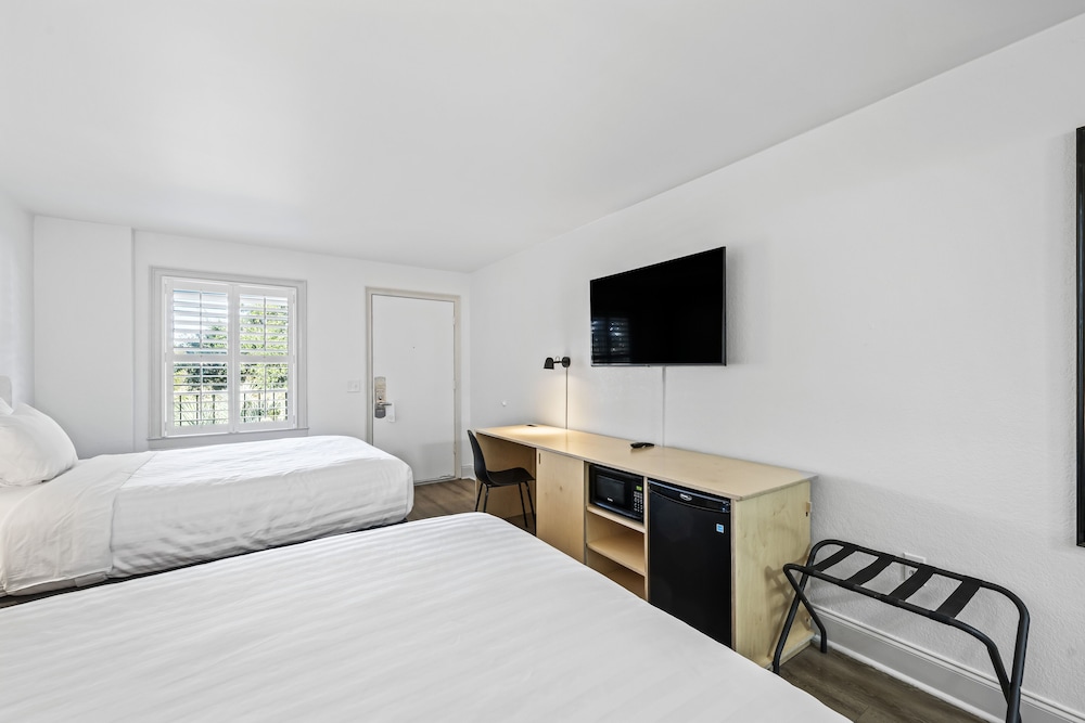 Creekside Lands Inn - photo 5