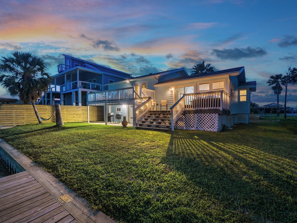 Hideaway at Redhead Road by Miss Kitty s in Rockport, United States