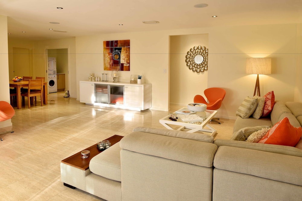 Villa Roma on Capri GC — 4-Star Luxury Hotel in Surfers Paradise, Australia