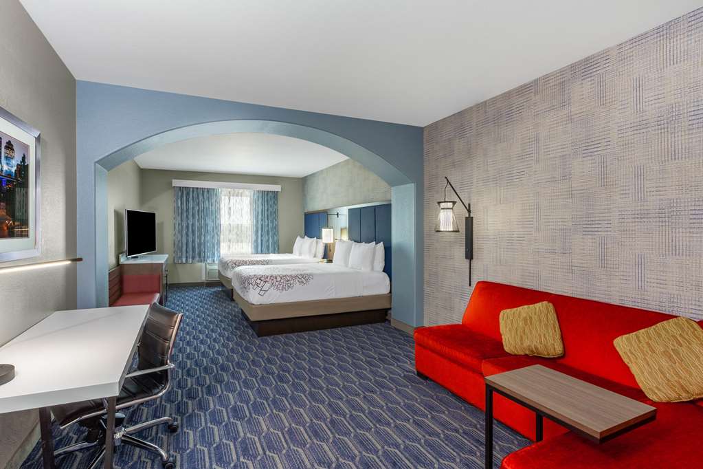 La Quinta Inn & Suites by Wyndham Houston Channelview - photo 38