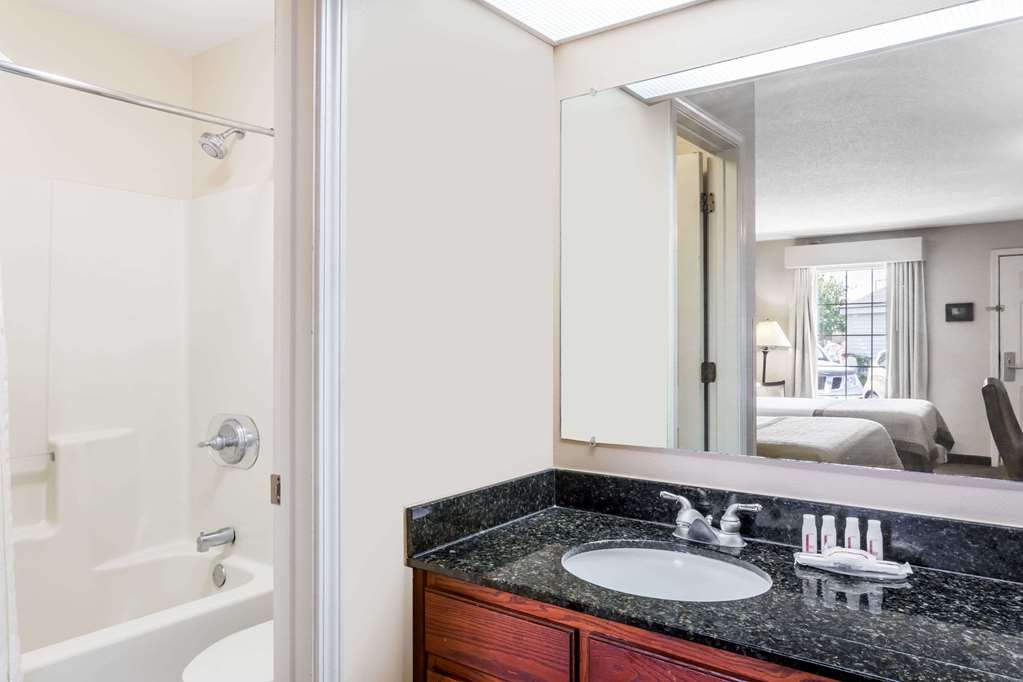Baymont by Wyndham Waycross - photo 7