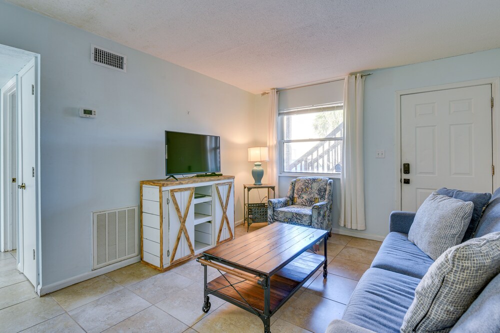 Okaloosa Island Condo Near Boardwalk and Beach — 4-Star Luxury Hotel in Fort Walton Beach, United States