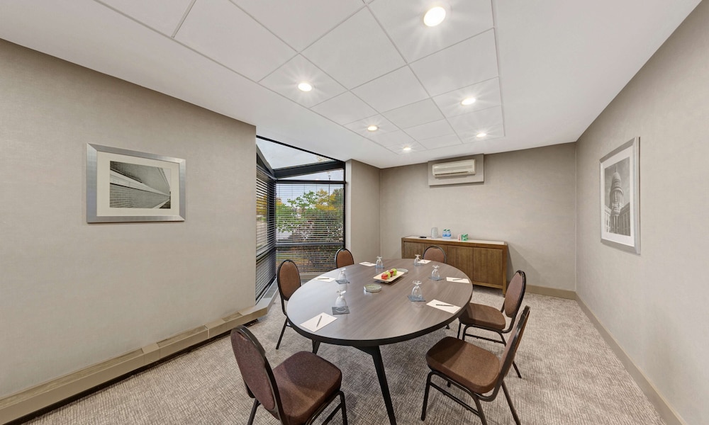 Embassy Suites by Hilton Milwaukee Brookfield - photo 81