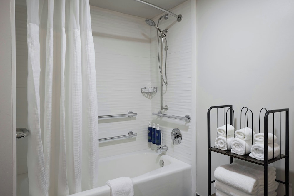Four Points by Sheraton Englewood - photo 24