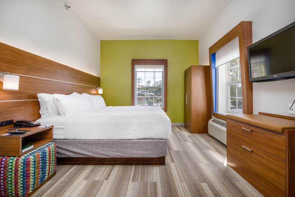 Holiday Inn Express Hotel & Suites Phoenix Airport by IHG - photo 14