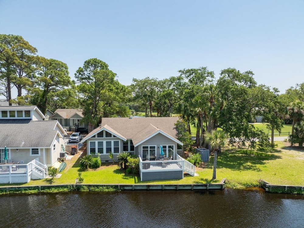 17 Fairway Club Dr 18521809 — Saint Helena