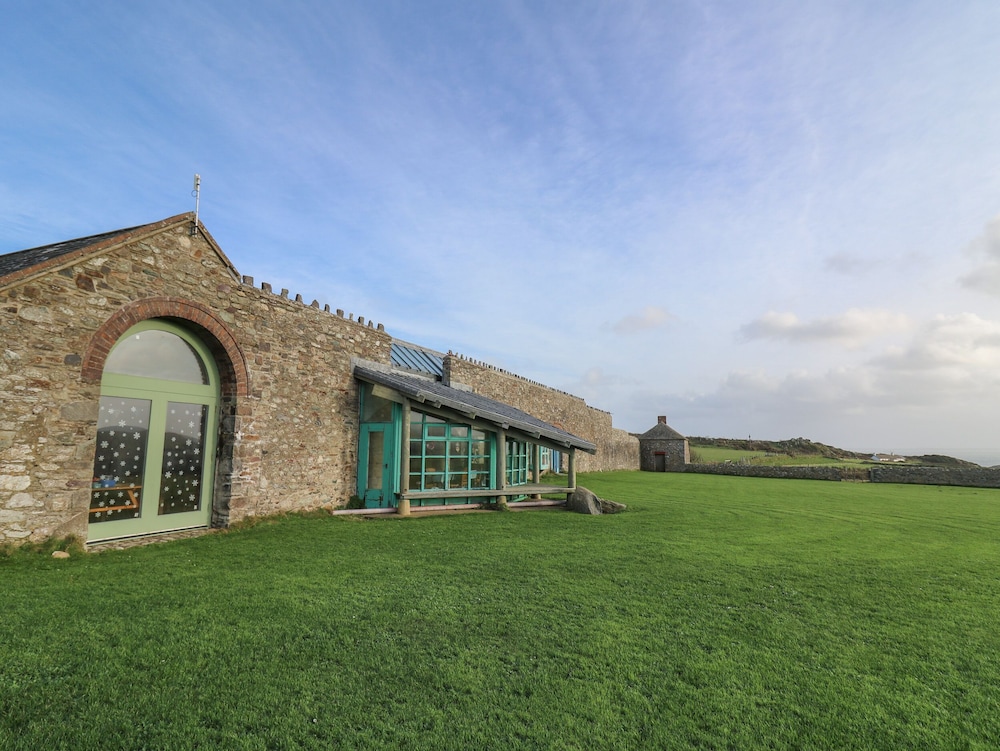 Lower Treginnis Farm — hotel in Saint Davids