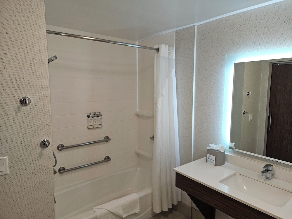 Holiday Inn Express & Suites Chico by IHG - photo 20