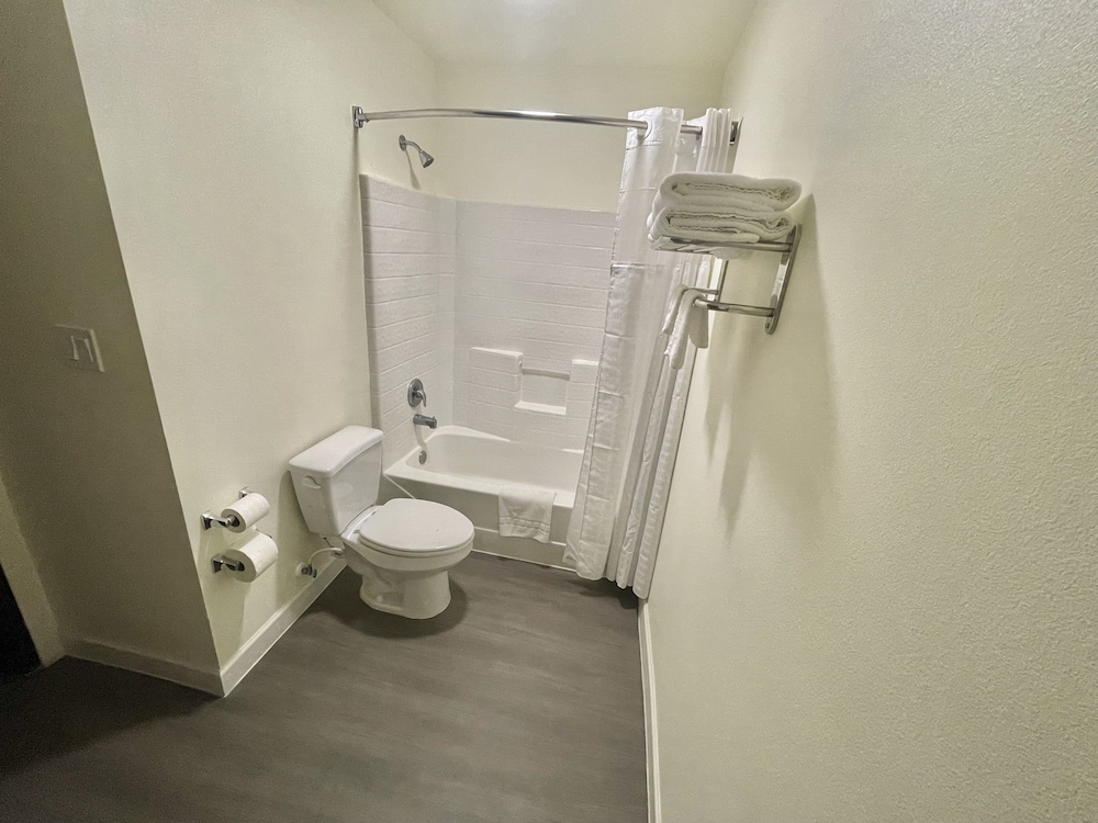 FairBridge Inn & Suites Cuero - photo 16
