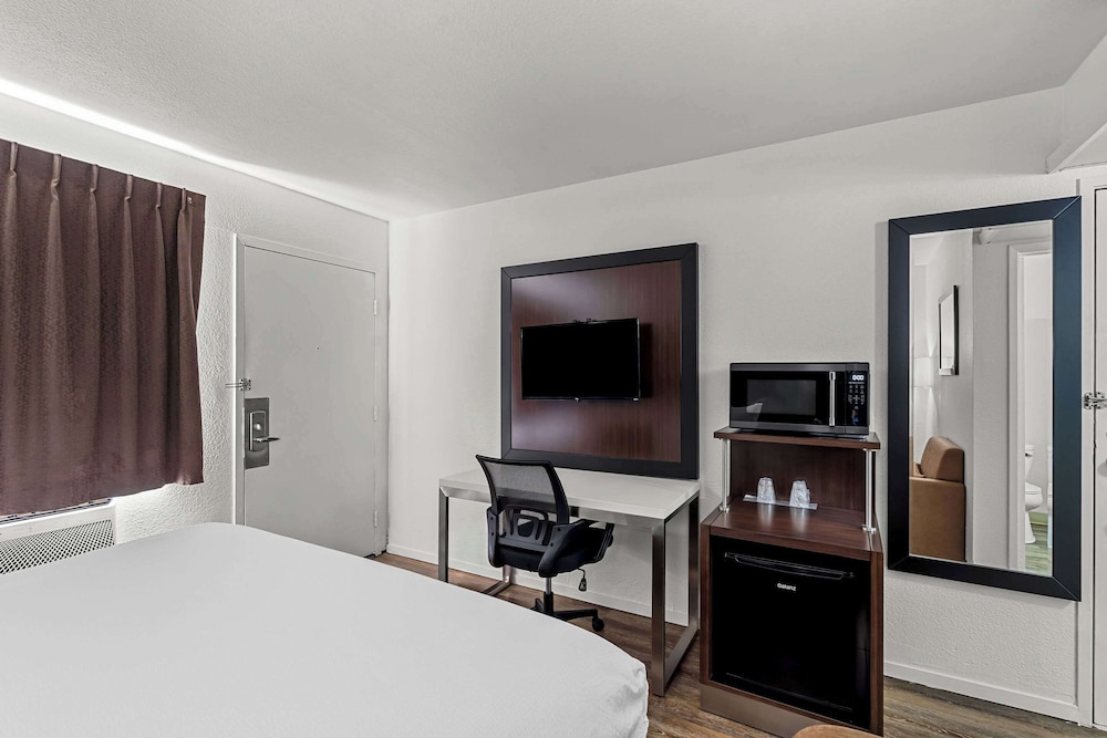 Econo Lodge Stockton near I 5 Fairgrounds - photo 18