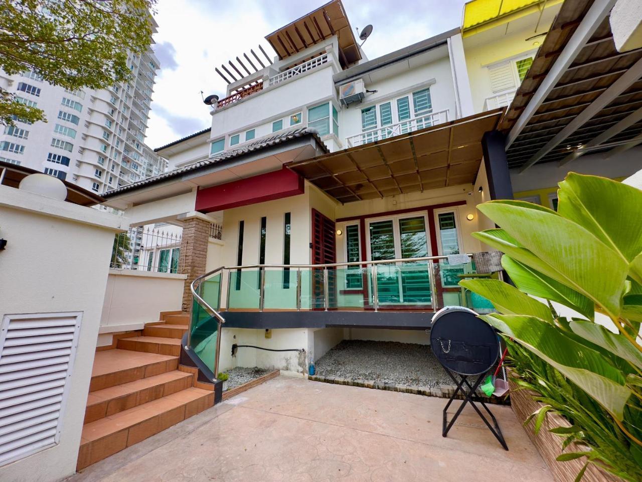 Cozy Homestay in Karpal Singh by 3c — 4-Star Luxury Hotel in George Town, Malaysia