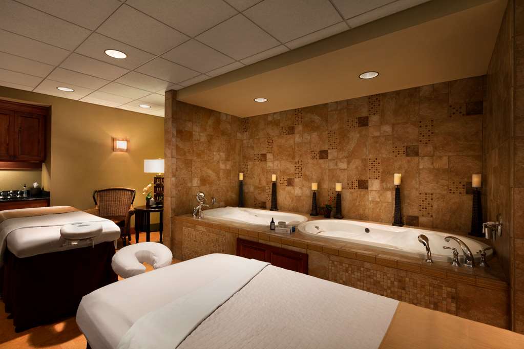 Chateau On The Lake Resort Spa and Convention Center - photo 20