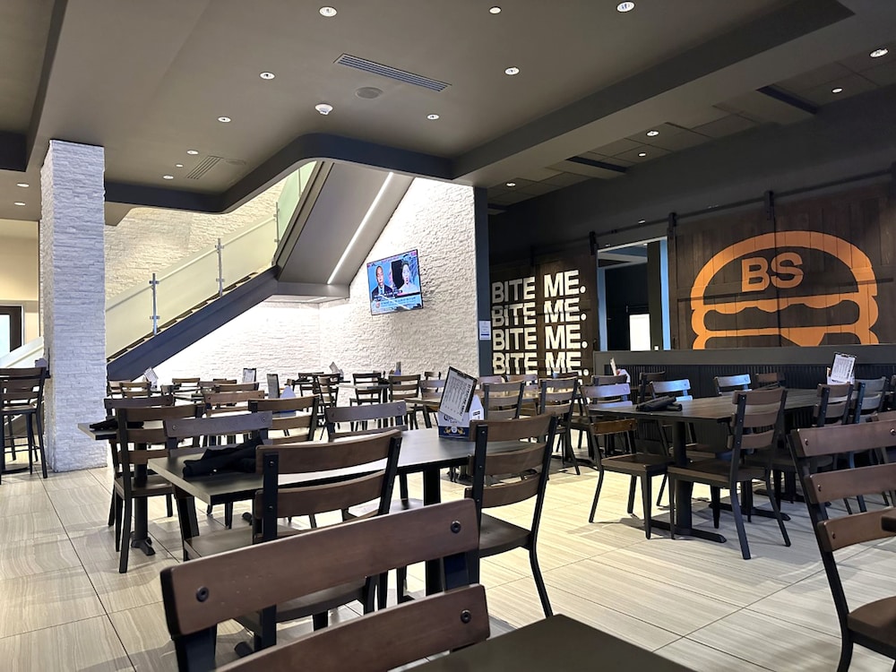 Embassy Suites by Hilton Kansas City Olathe - photo 32