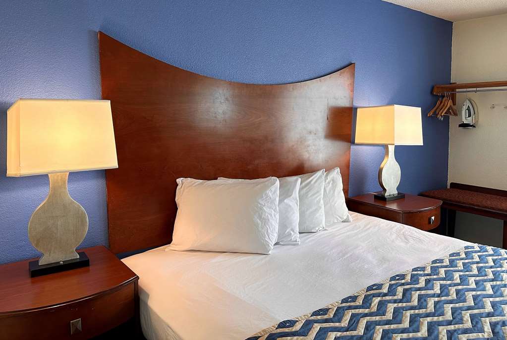 Travelodge by Wyndham Fort Wayne North - photo 33