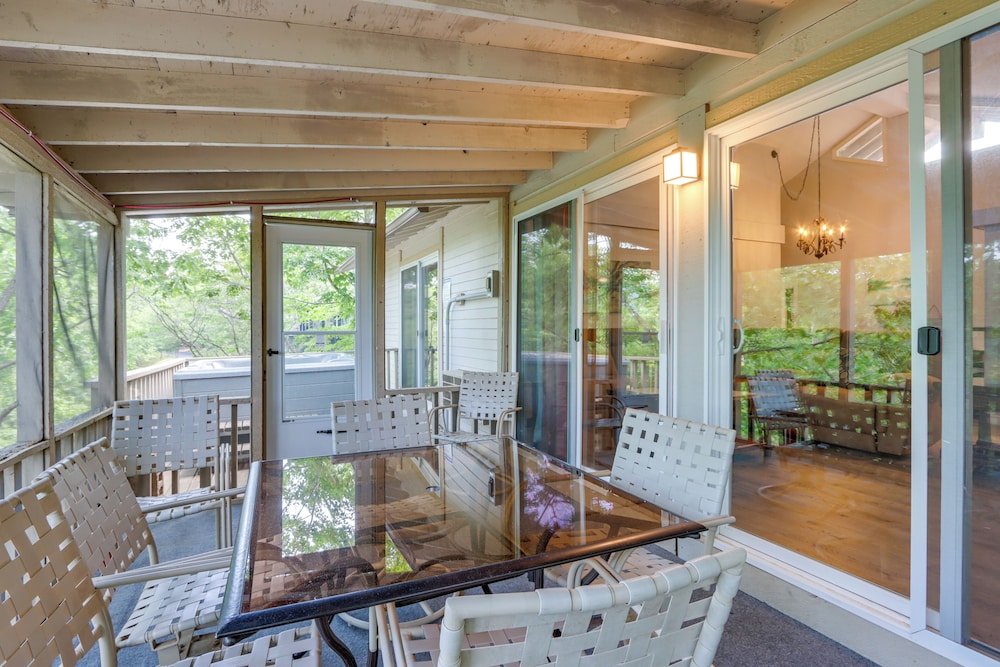 Fire Pit And Pool Access Margaritaville Home — 4-Star Luxury Hotel in Osage Beach, United States