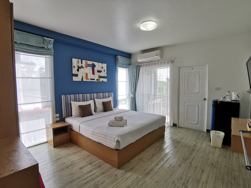 Shyne Place - carbon neutral hotel in Ratsada
